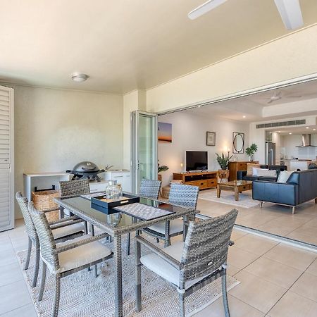 Island Views Beachfront Apartments Palm Cove Exterior foto