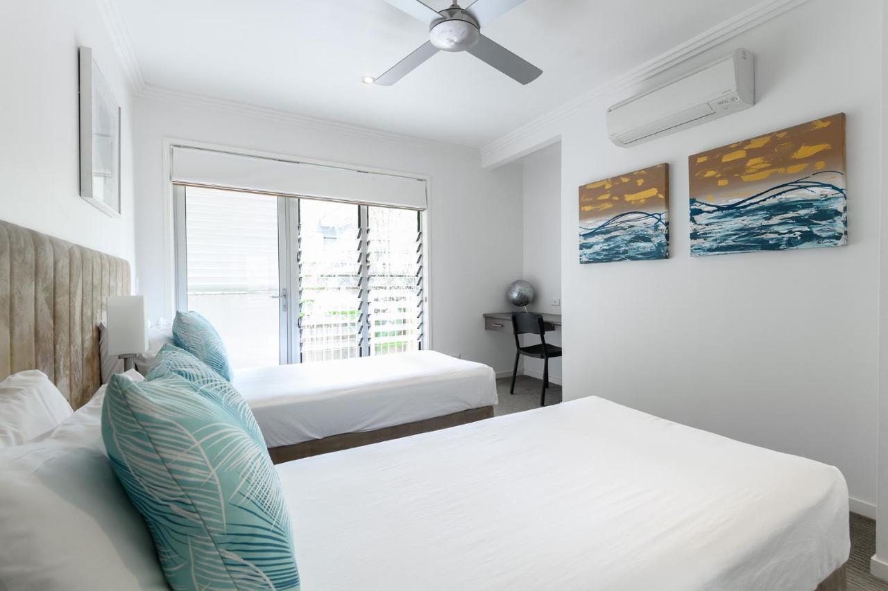 Island Views Beachfront Apartments Palm Cove Exterior foto