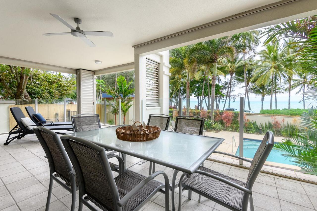 Island Views Beachfront Apartments Palm Cove Exterior foto