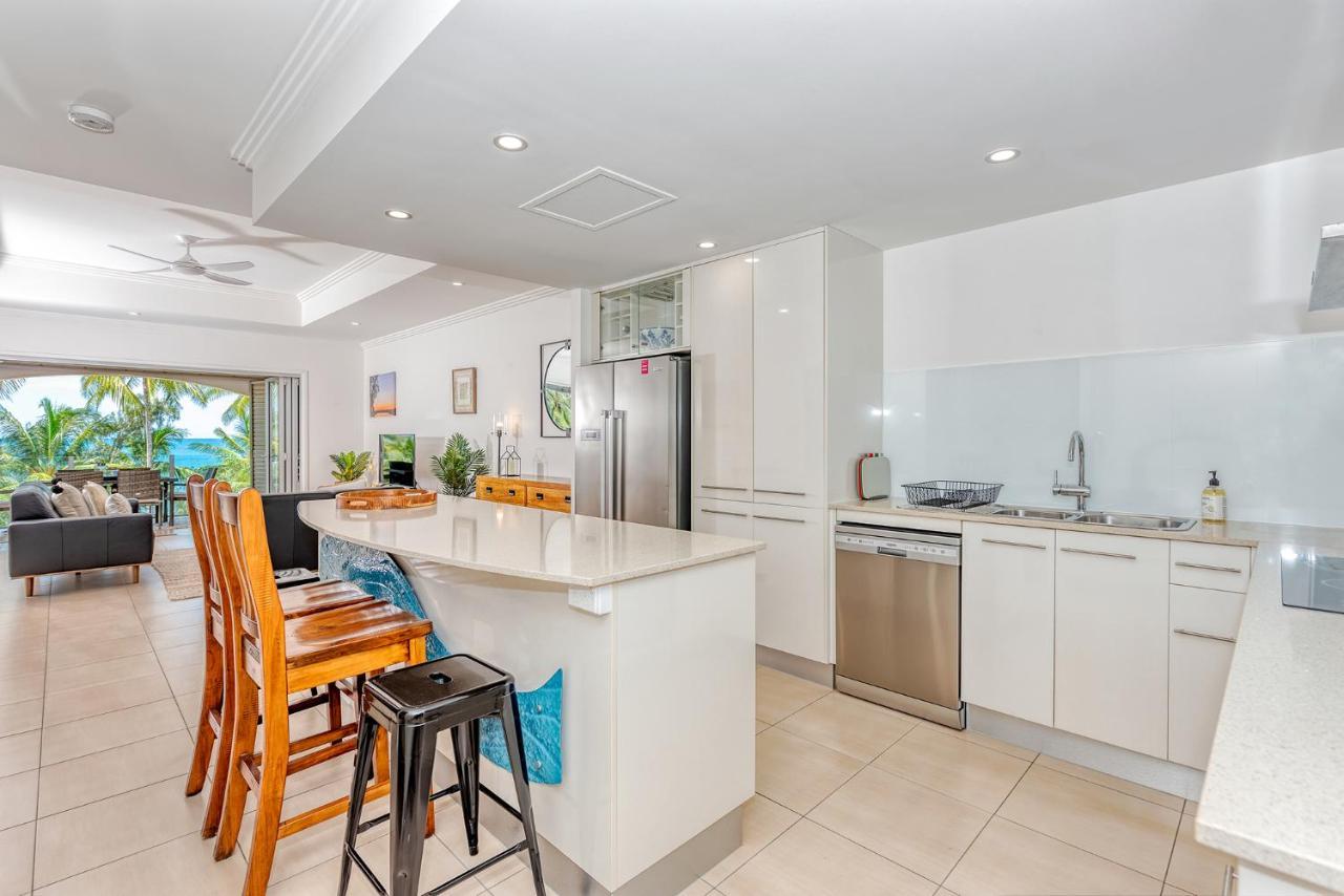 Island Views Beachfront Apartments Palm Cove Exterior foto