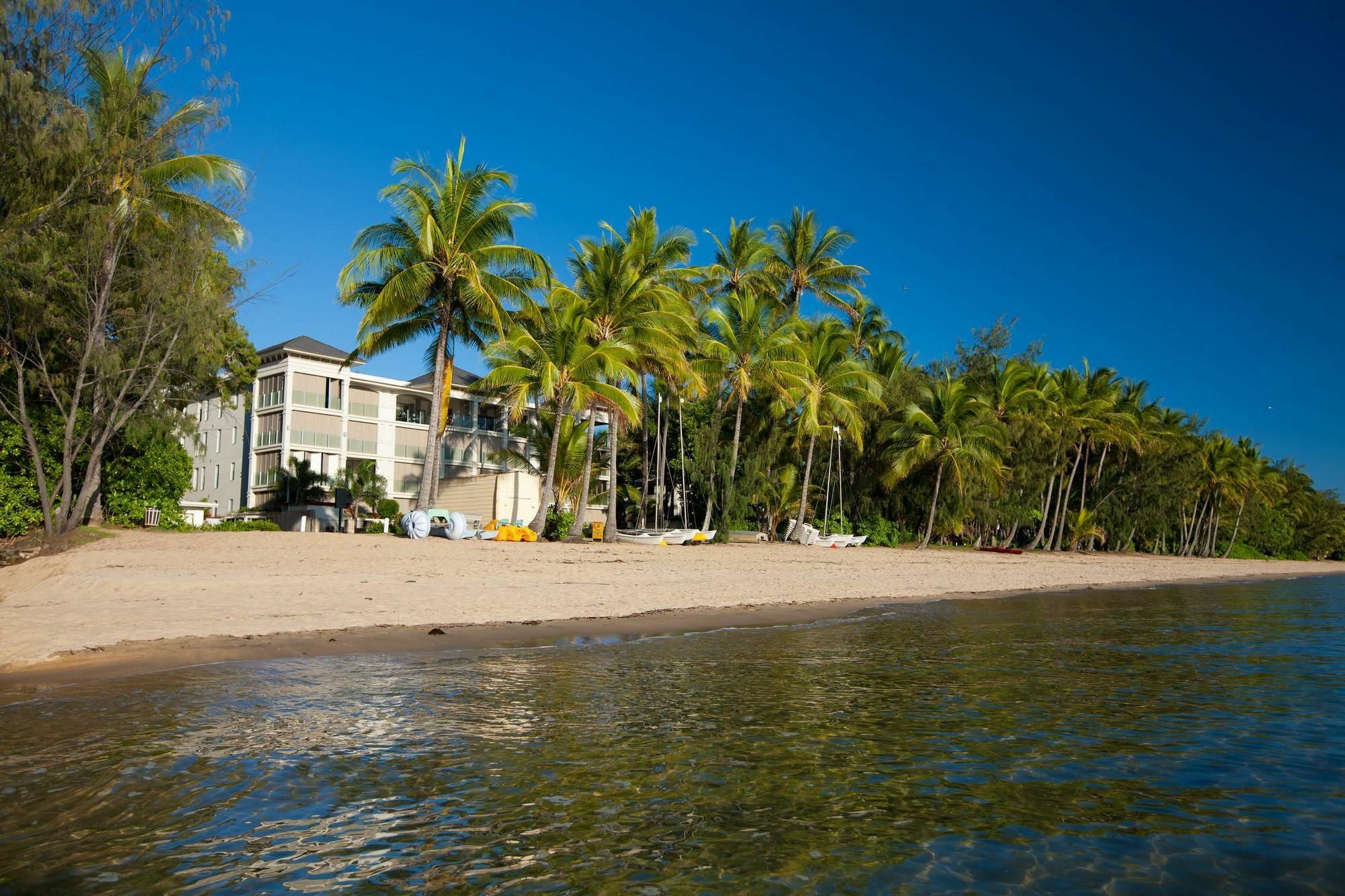 Island Views Beachfront Apartments Palm Cove Exterior foto
